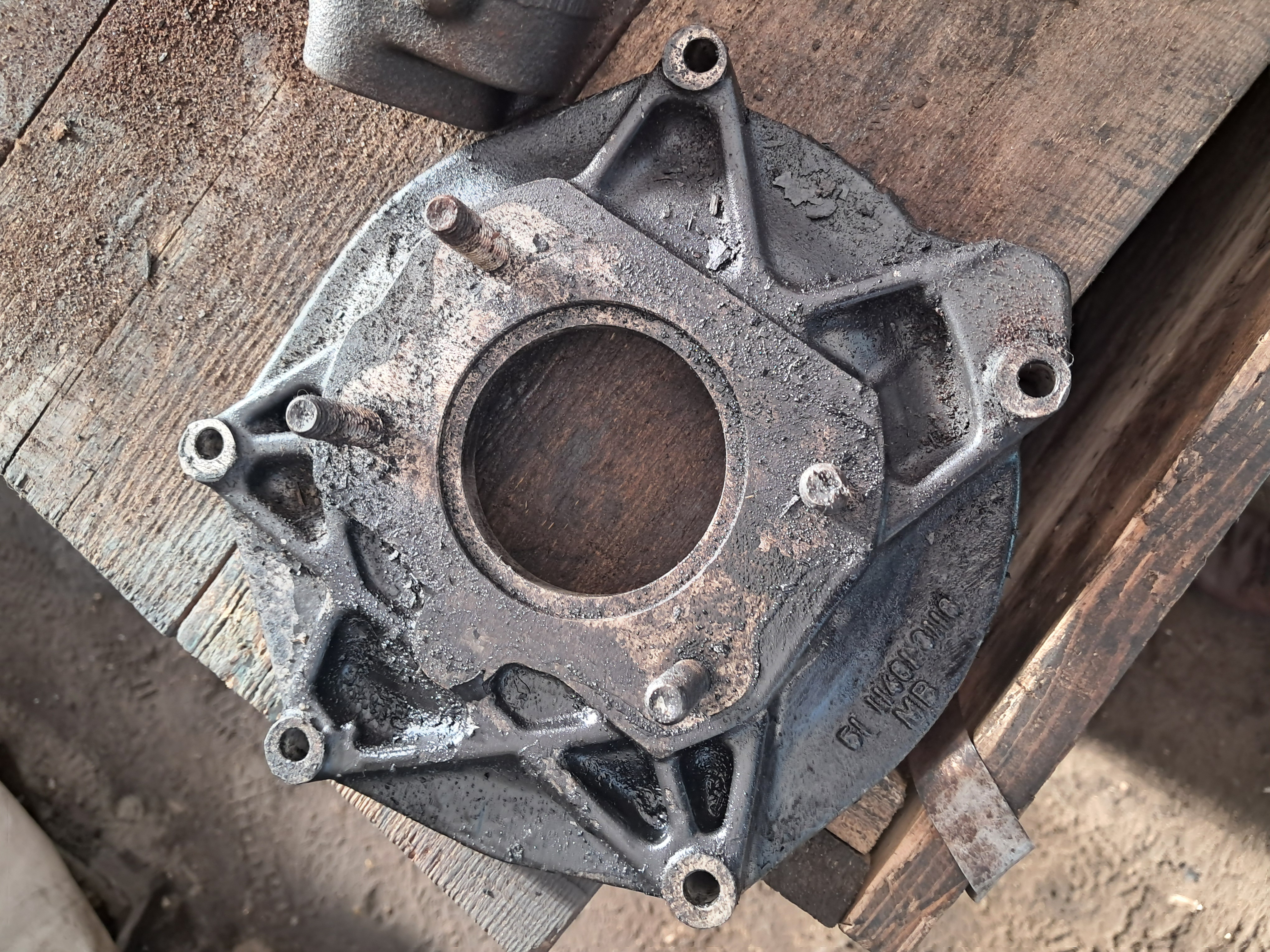 Фланец или проставка крепления ТНВД man